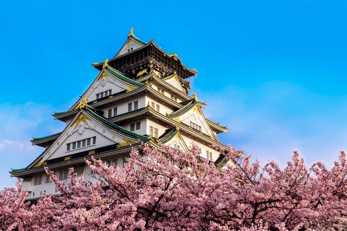 Osaka Castle, the castle of Osaka is for many visitors one of the most spectacular buildings in Japan - © MoustacheGirl - stock.adobe.com