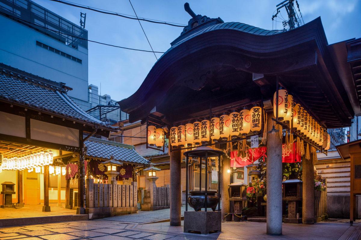 Hozenji Temple (Hozenji Yokocho) is a small Buddhist temple in Osaka next to the busy Dotombori Street, Japan - © eyetronic - stock.adobe.com